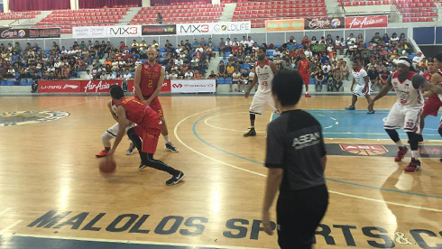 Hình ảnh hai đội thi đấu tại nhà thi đấu Malolos, Philippines. Ảnh: Linh Huỳnh.