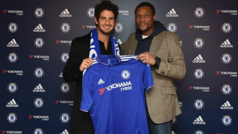 Pato là thương vụ tiềm năng của Chelsea. Ảnh: Reuters.