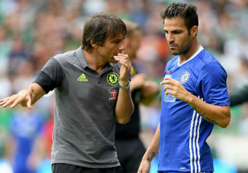 cesc_fabregas_being_given_his_instructions